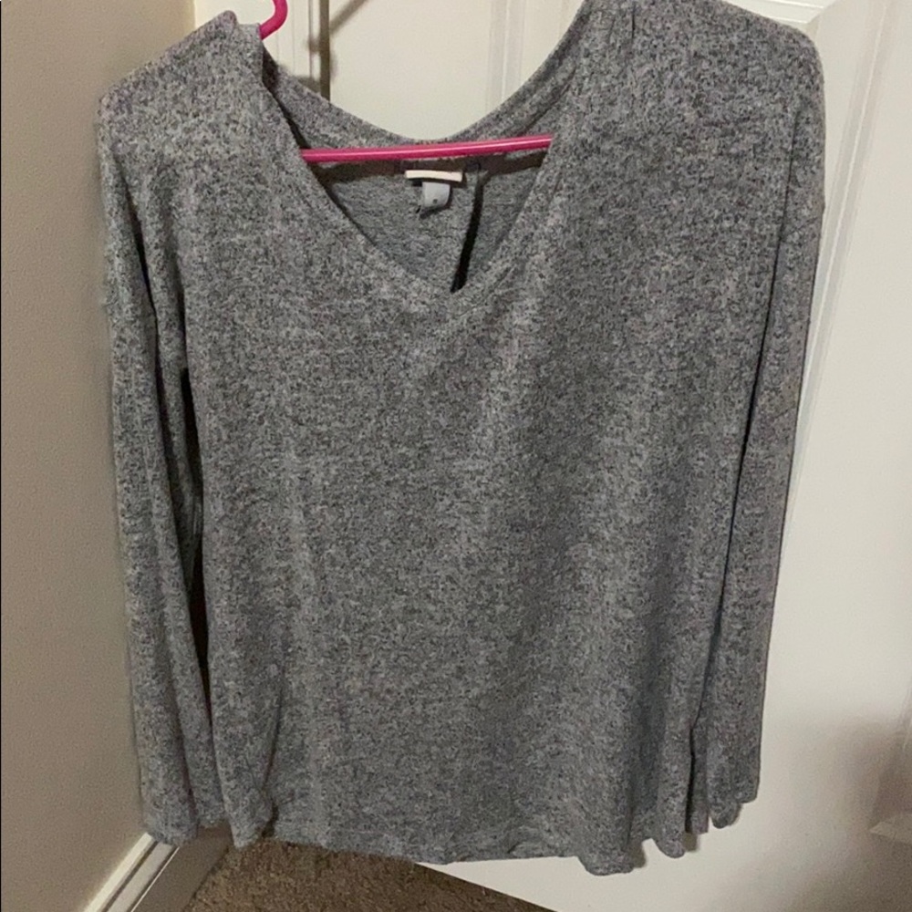 Grey t shirt